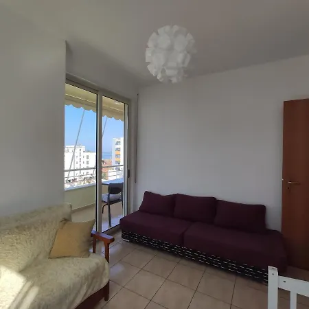Palm Street Apartment *