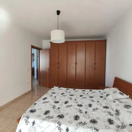 Palm Street Apartment *