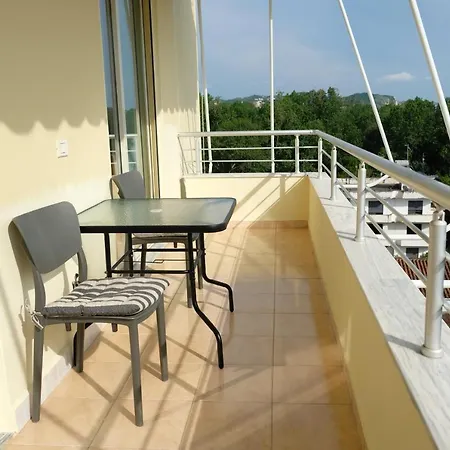 Palm Street Apartment *